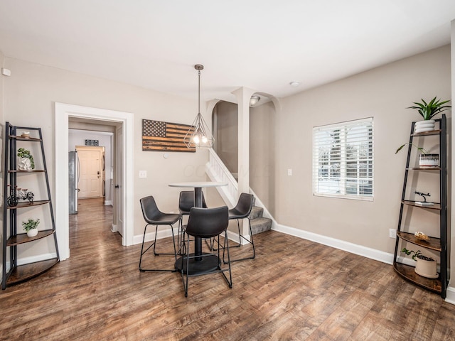 living area featuring an inviting chandelier and hardwood / wood-style floors