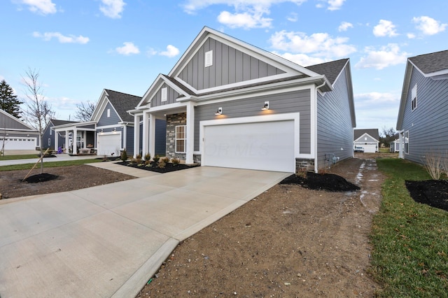 view of front facade with a garage