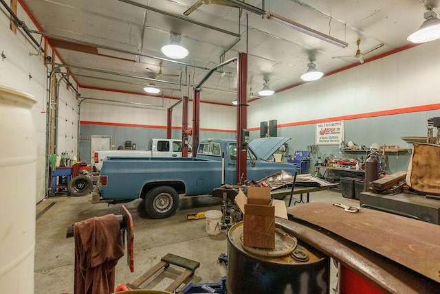 garage with ceiling fan