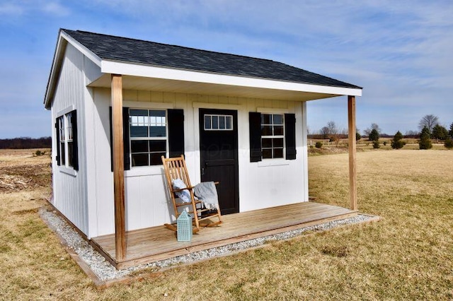 view of outdoor structure featuring a lawn