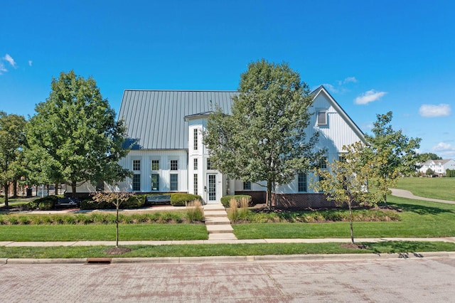 view of front of house with a front yard