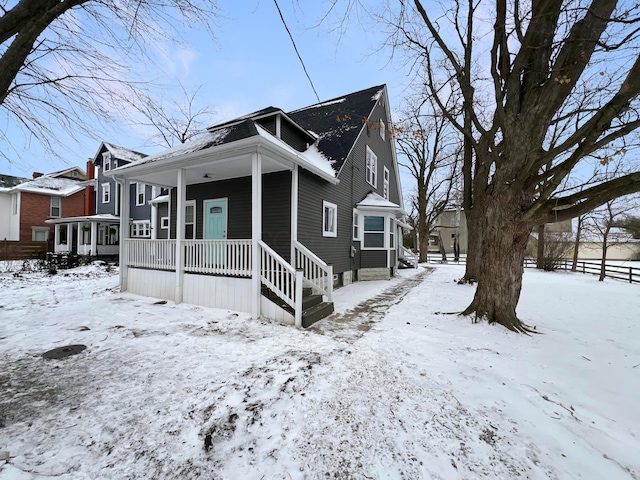 view of front of property featuring covered porch