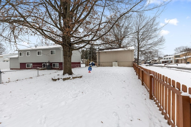 view of yard layered in snow