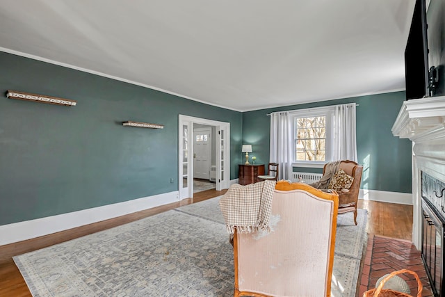 living room featuring hardwood / wood-style flooring and crown molding