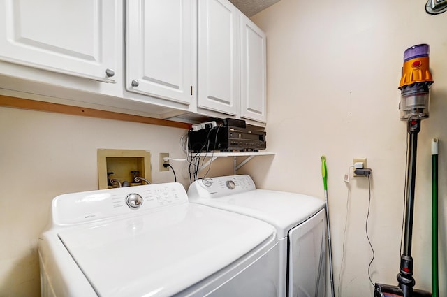 washroom featuring cabinets and washing machine and dryer