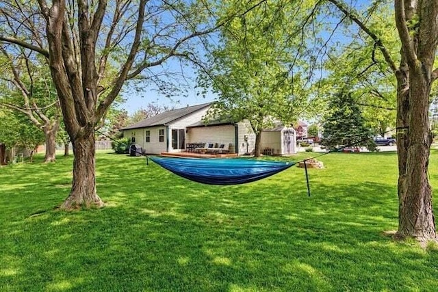 view of yard with a shed