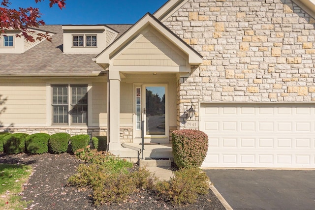 view of front facade featuring a garage