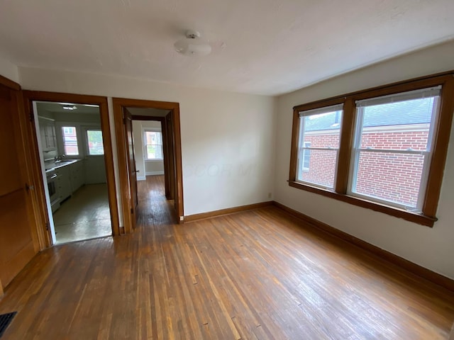 unfurnished room with dark wood-type flooring and sink