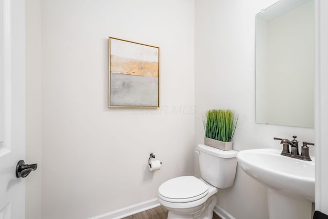 bathroom featuring toilet and sink