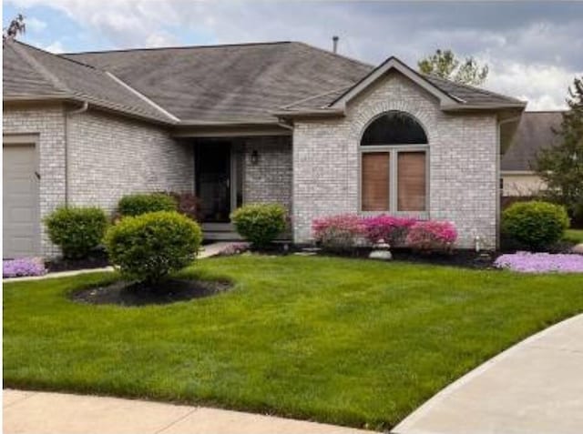 ranch-style house featuring a front lawn