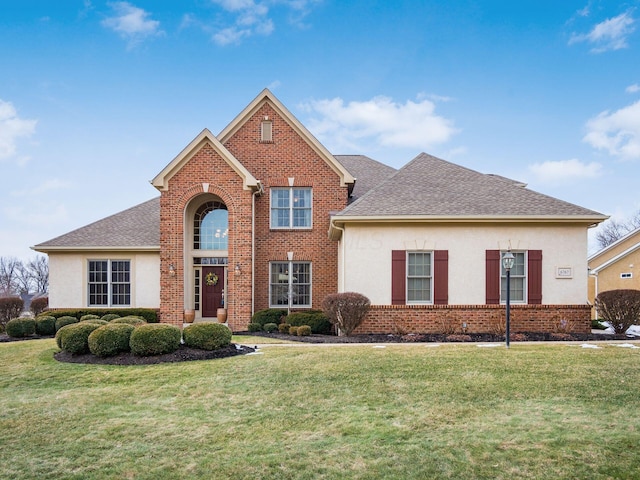 front of property with a front lawn