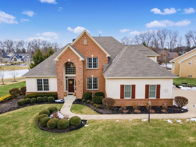 front of property with a front lawn