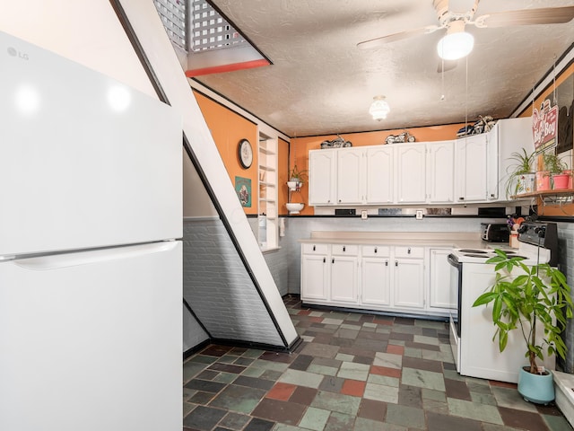 kitchen with white cabinetry, white appliances, a textured ceiling, and ceiling fan