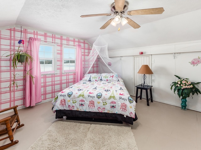 bedroom with ceiling fan, light carpet, a textured ceiling, and lofted ceiling