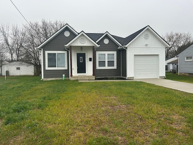 view of front of property featuring a front yard and a garage