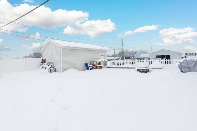 view of yard layered in snow