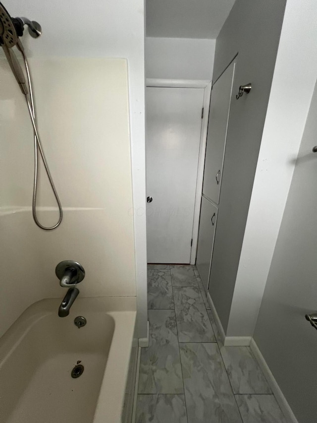 bathroom with tub / shower combination