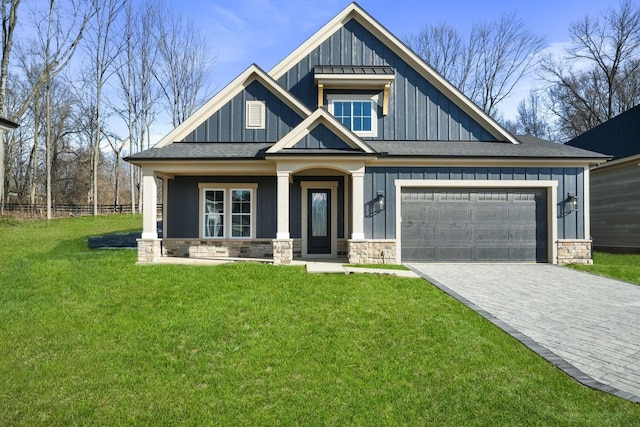 view of front of property featuring a garage and a front yard