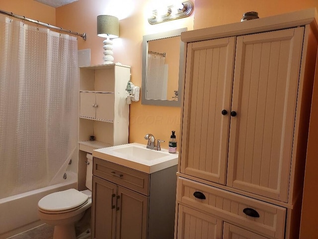 full bathroom featuring toilet, vanity, and shower / bath combo