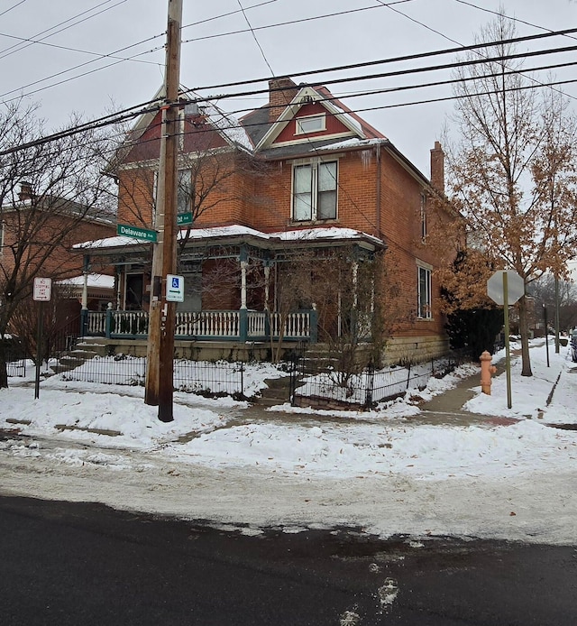 view of front of property featuring a porch