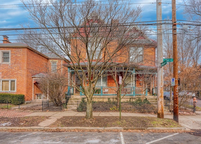 view of front of property featuring covered porch