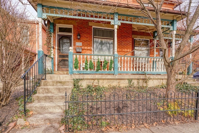 entrance to property featuring covered porch