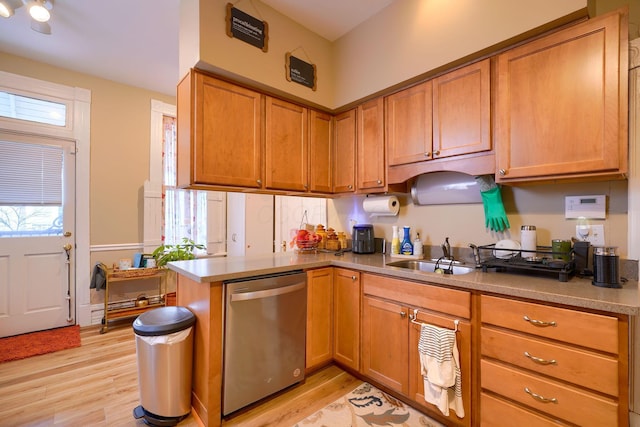 kitchen with sink, light hardwood / wood-style flooring, kitchen peninsula, and dishwasher