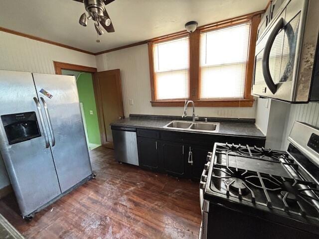 kitchen featuring sink, crown molding, appliances with stainless steel finishes, dark hardwood / wood-style floors, and ceiling fan