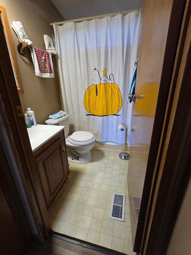 full bathroom featuring curtained shower, visible vents, vanity, and toilet