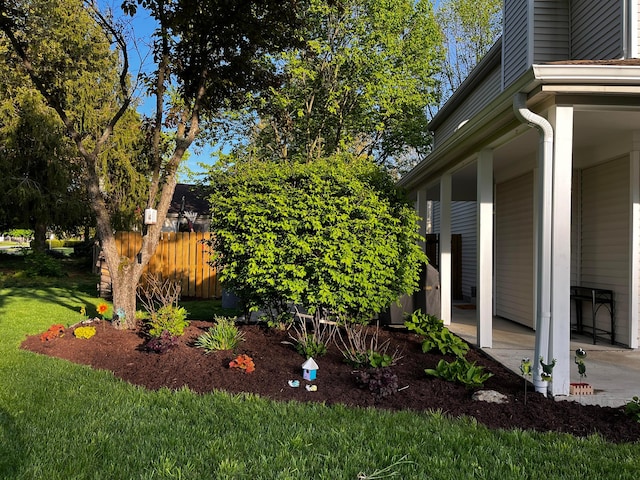 view of yard featuring covered porch