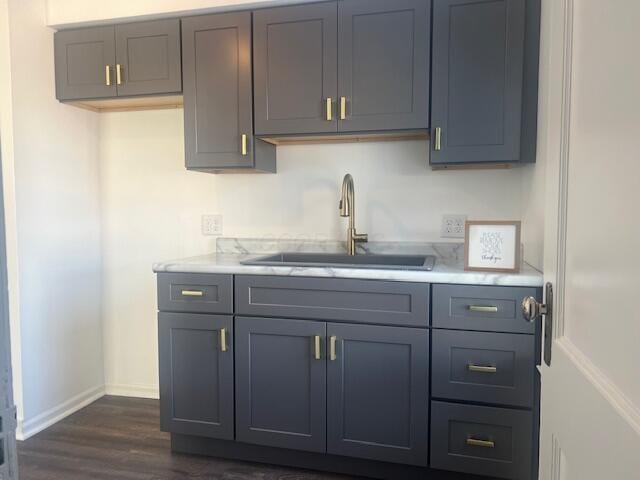 kitchen featuring gray cabinetry, dark hardwood / wood-style flooring, and sink