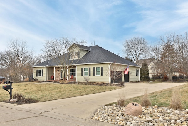 view of front of property featuring a front yard