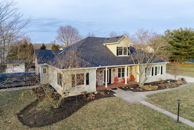 view of front of house featuring a front yard