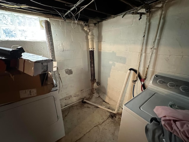 basement featuring washer / dryer