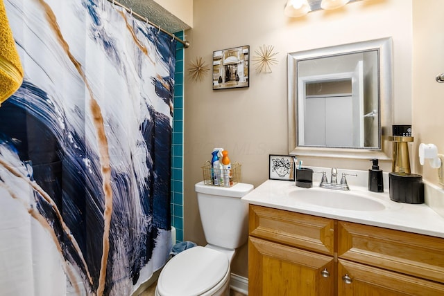 bathroom with a shower with curtain, vanity, and toilet