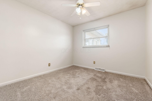 unfurnished room featuring ceiling fan and light colored carpet