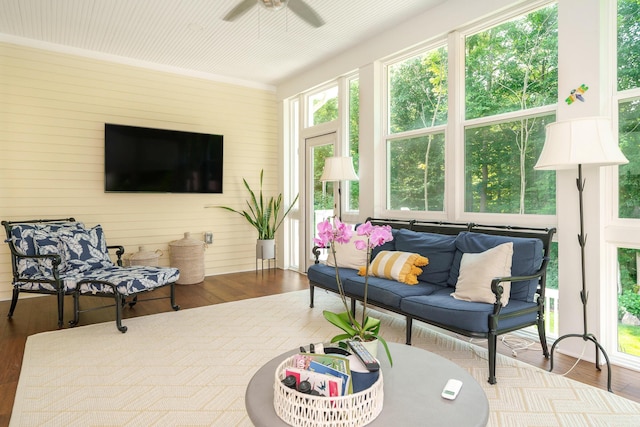 sunroom with ceiling fan