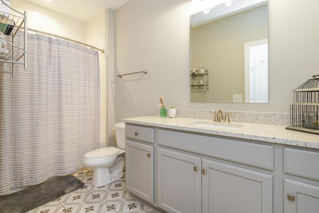 bathroom with curtained shower, toilet, and vanity