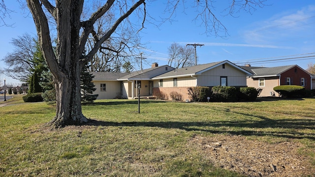 ranch-style home featuring a front lawn