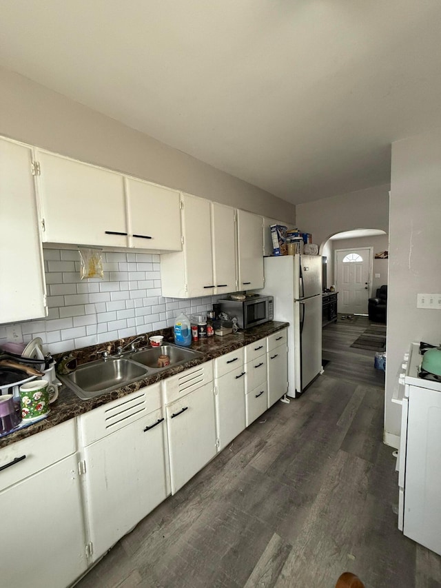 kitchen with sink, white cabinetry, white electric stove, tasteful backsplash, and dark hardwood / wood-style floors