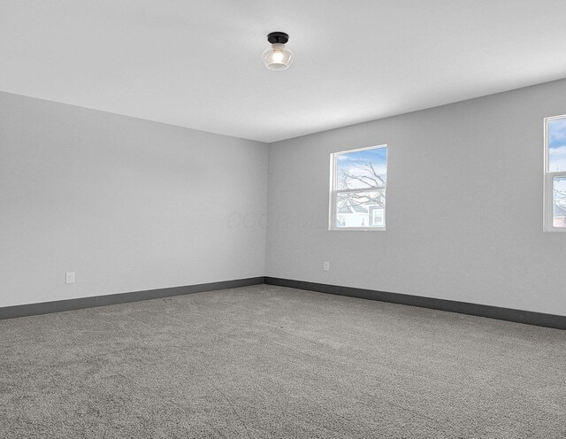 262 N 17th St, Columbus, OH 43203 - empty room featuring a wealth of natural light