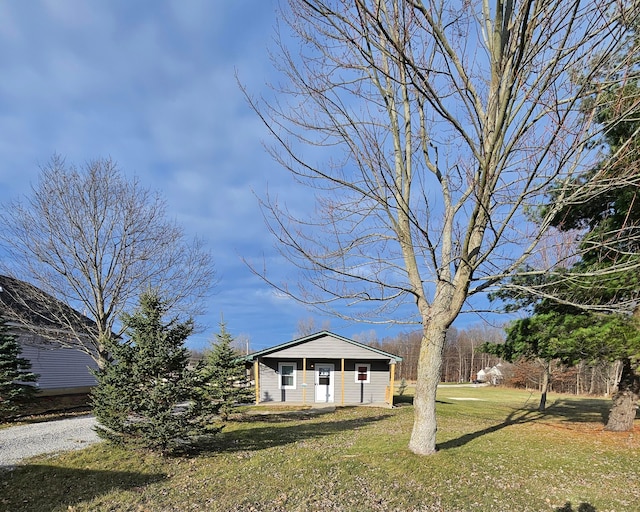 view of front of home with a front lawn