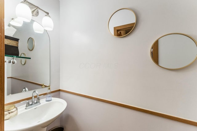 bathroom featuring sink