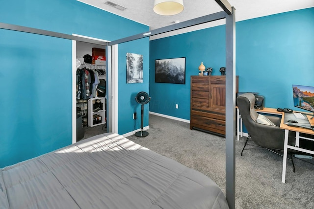 bedroom featuring carpet floors and a closet