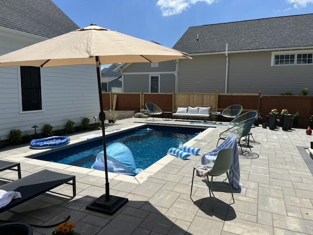 view of swimming pool with a patio and outdoor lounge area