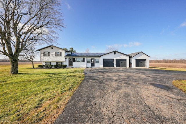 view of front facade featuring a garage and a front lawn