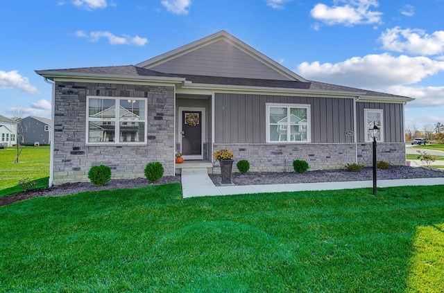 view of front of home featuring a front lawn