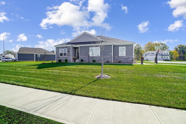 view of front of home featuring a front yard