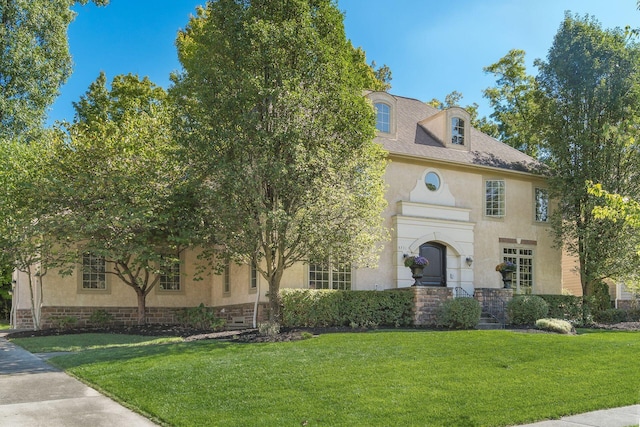 view of front of home featuring a front yard