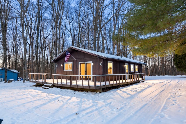 view of front of property featuring a deck